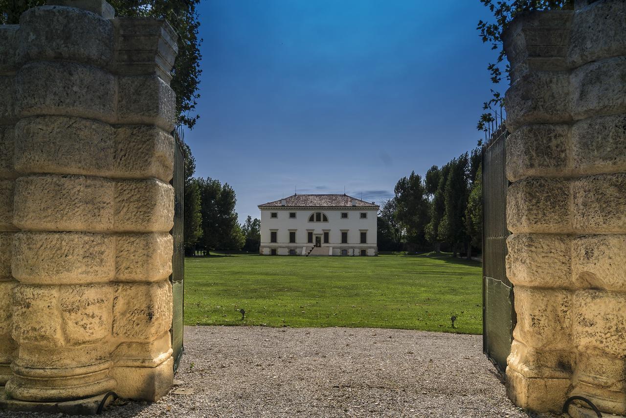 La Barchessa Di Villa Pisani Lonigo Luaran gambar